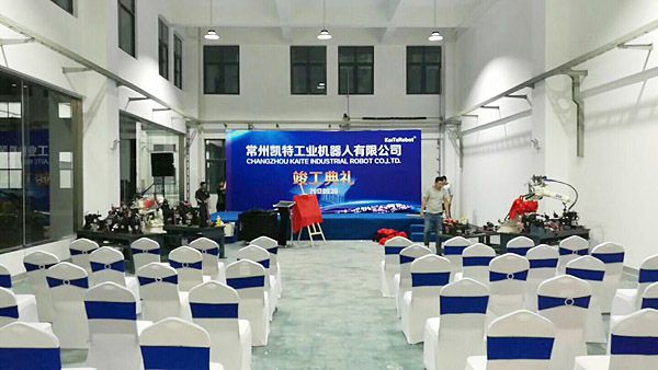 YABO亚博-阿童木机器人亮相2025华机展，多款创新产品引关注